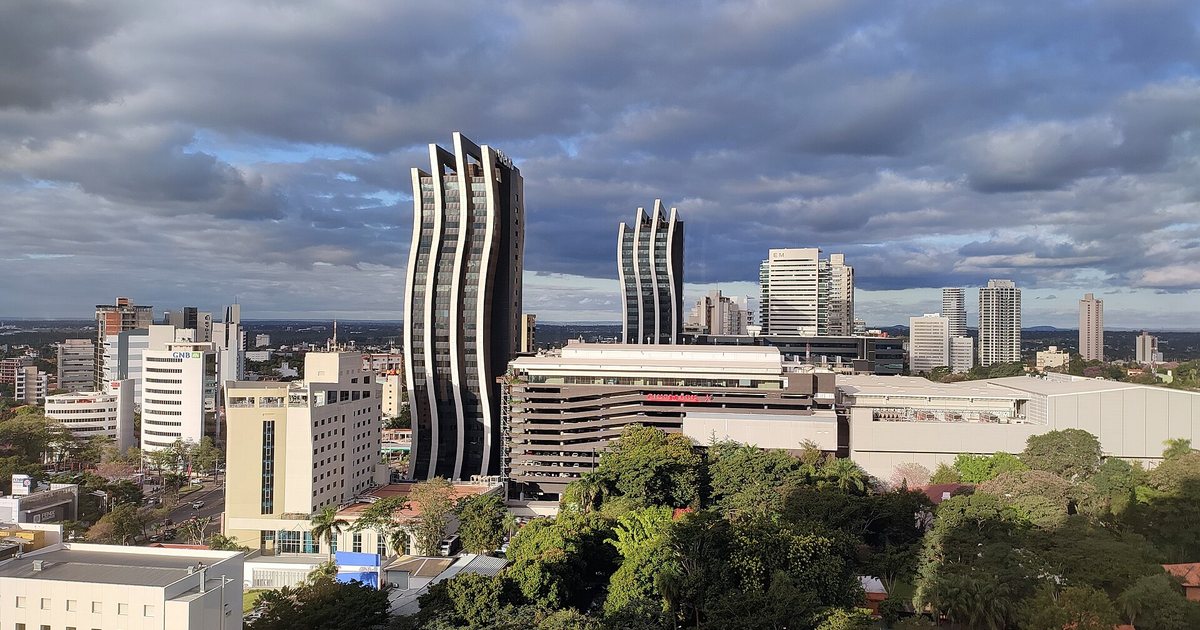 Vista de la zona del Paseo La Galería, en Asunción, donde se hace la feria de empleo