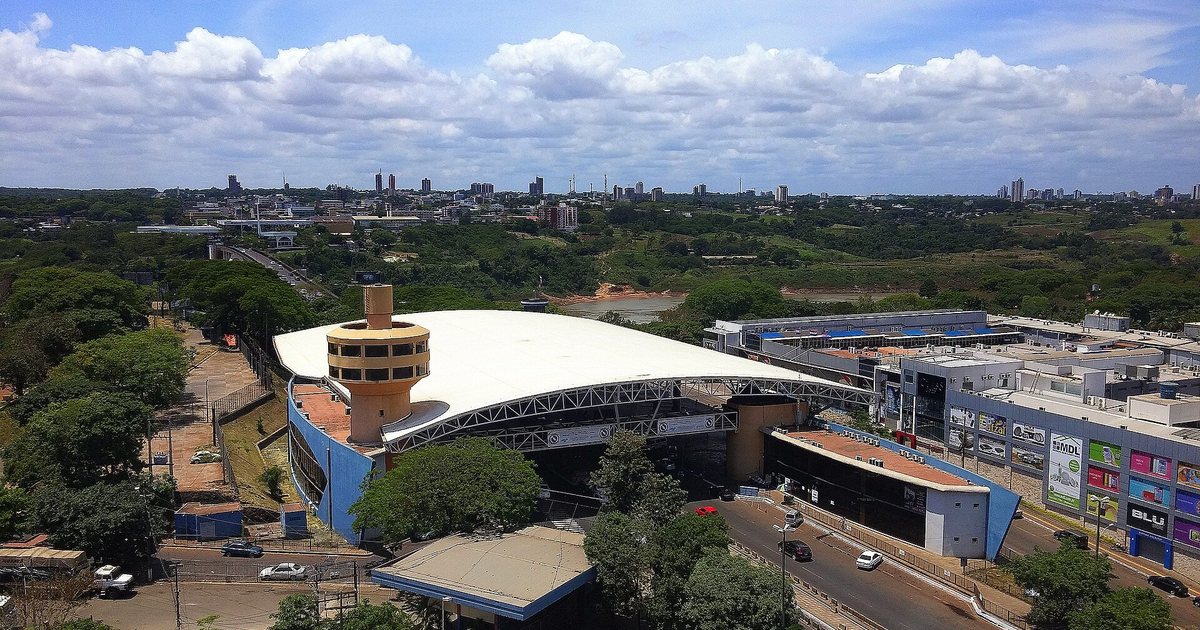 Vista aérea de la aduana paraguaya de Ciudad del Este, junto al Puente de la Amistad