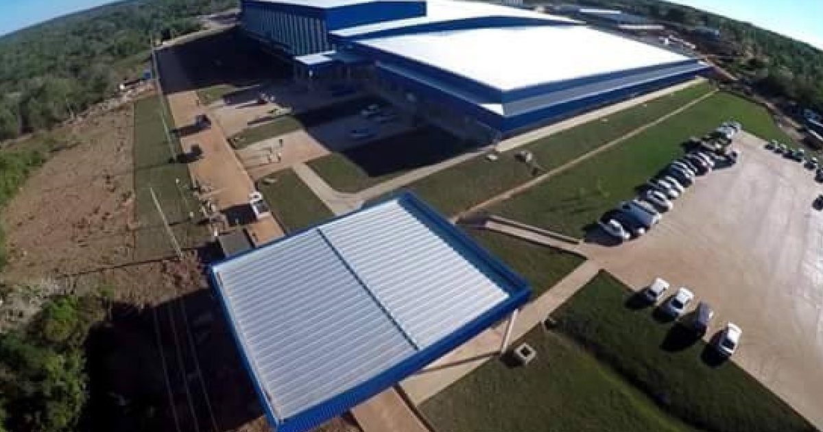 Vista aérea de una planta frigorífica de carne vacuna en Belén, departamento de Concepción