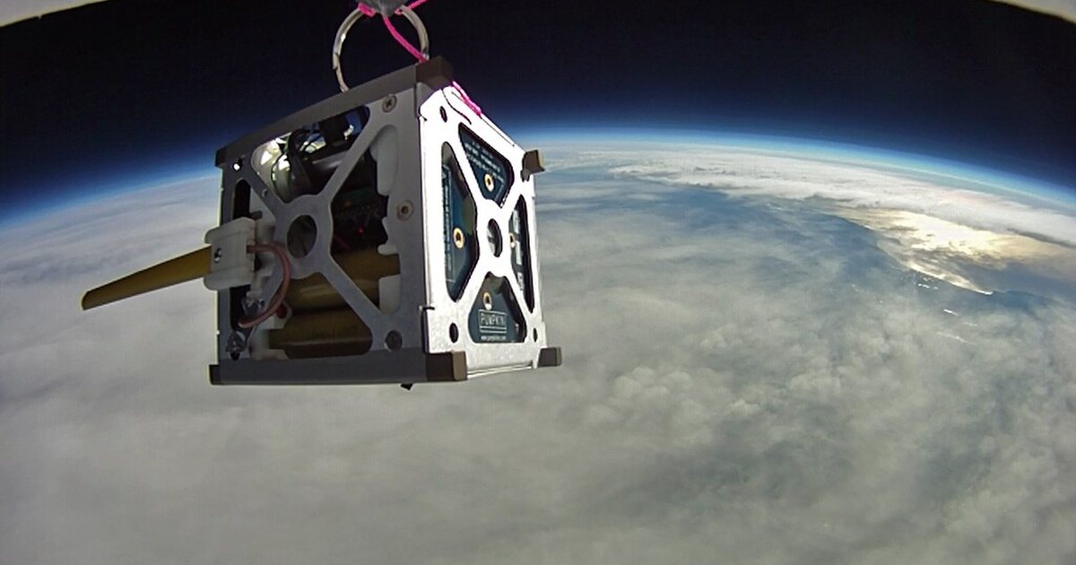 Pequeño satélite en órbita
