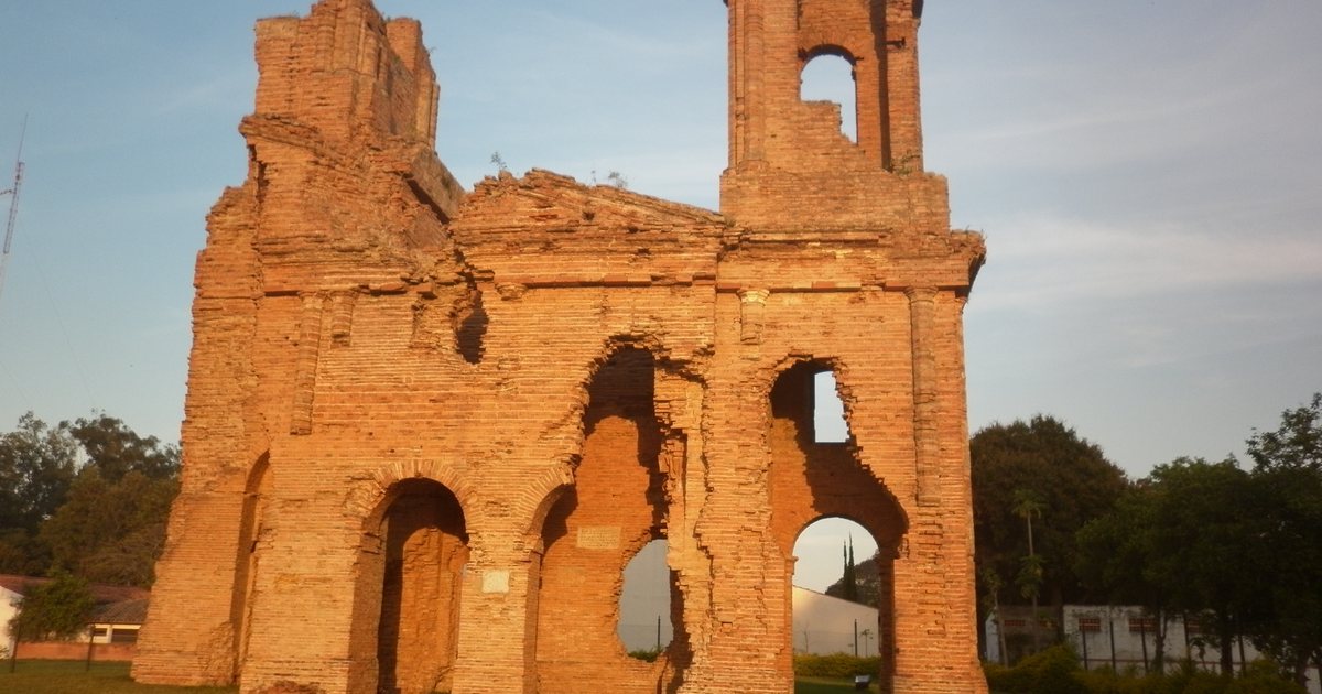 Ruinas de la antigua iglesia San Carlos Borromeo, en Humaitá, Ñeembucú