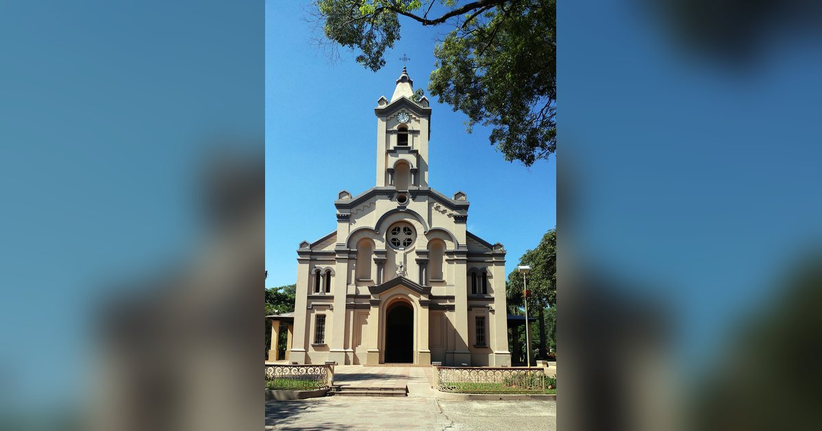 Fachada de la iglesia principal de Luque, en el departamento Central