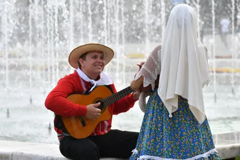 Foto: FolkDanceEnsembleSofia6 / Wikimedia Commons · CC BY-SA 4.0
