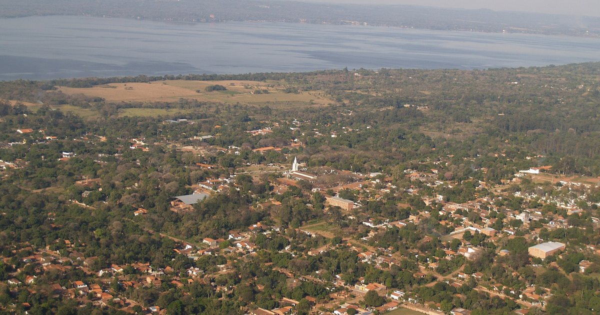 Vista aérea de Areguá, con el lago Ypacaraí al fondo, en el departamento Central