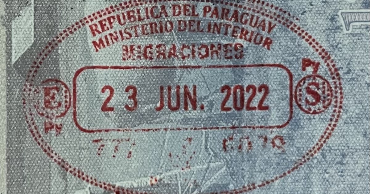 Sello de la Dirección de Migraciones de Paraguay en un pasaporte