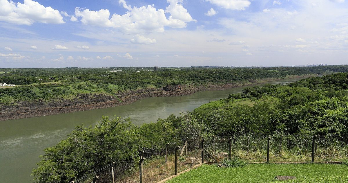 El río Paraná subió 20 centímetros en un día y llegó a 4 metros en Ayolas