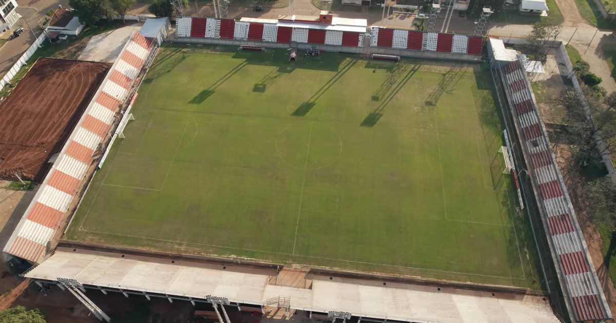 Vista aérea del estadio Ka'arendy, cancha del General Caballero en Juan León Mallorquín, Alto Paraná