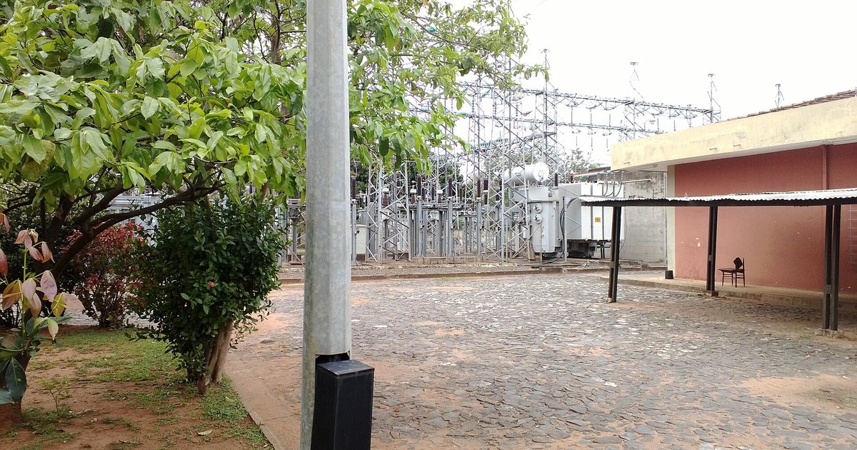 Transformadores y estructuras de alta tensión en el patio de la subestación Barrio Parque de la ANDE
